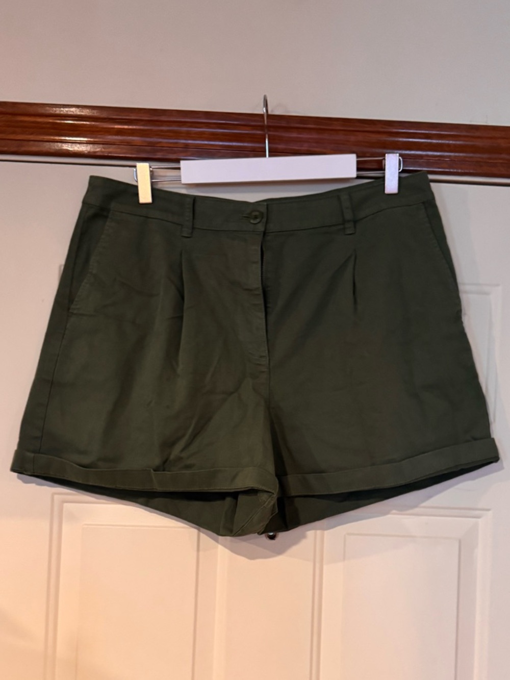 Women’s Olive Green pleated chino shorts